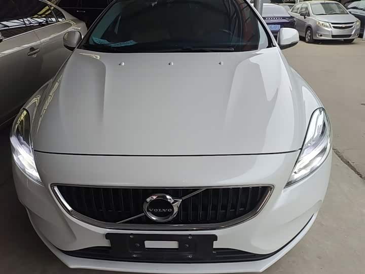 Volvo V40 2019 T 3 — фото 3