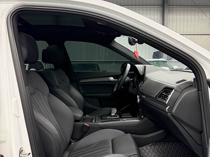 Audi Q5L 2023 40 T — фото 4