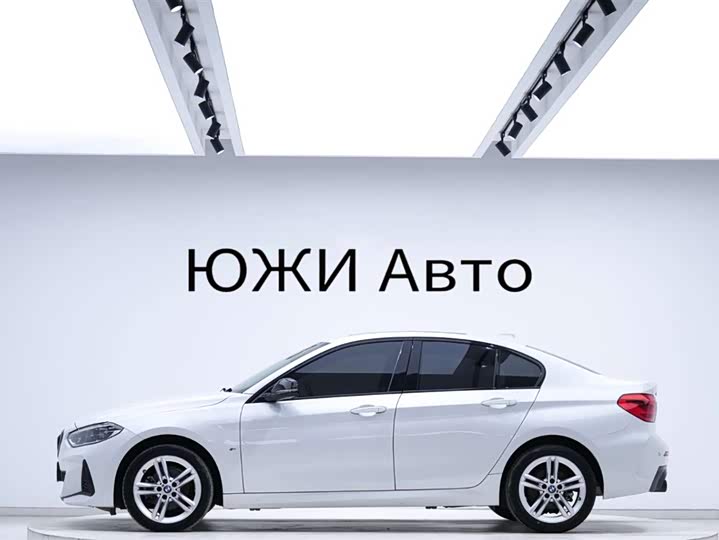 BMW 1-Series 2022 120i M — фото 23