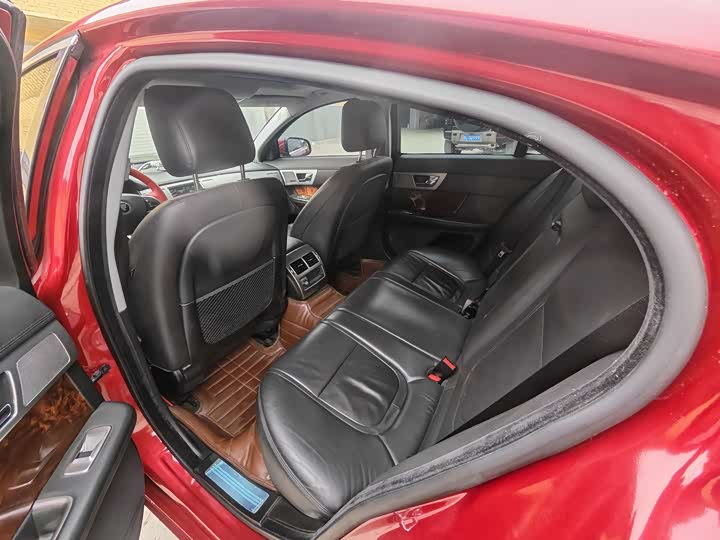 Jaguar XF 2015 XF 2.0 T — фото 10