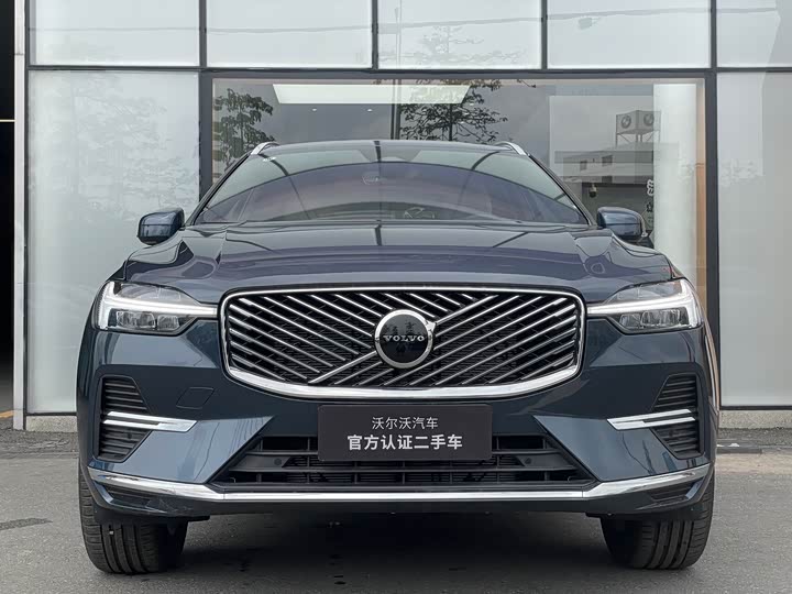Volvo XC60 2026 B 5 4 WD — фото 4
