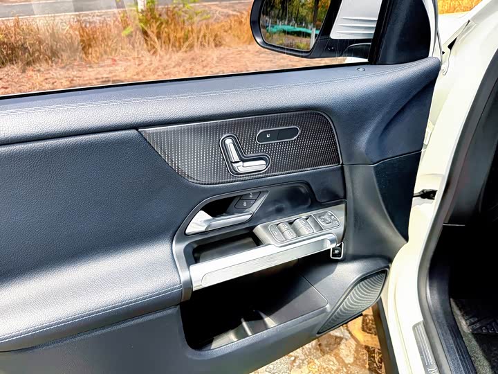 Mercedes-Benz GLB 2021 GLB 200 — фото 19