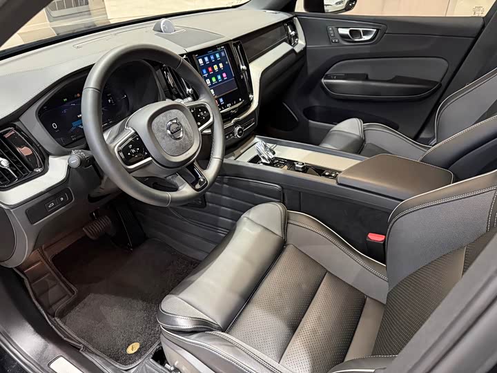 Volvo XC60 Hybrid 2025 Hybrid 4 WD — фото 5