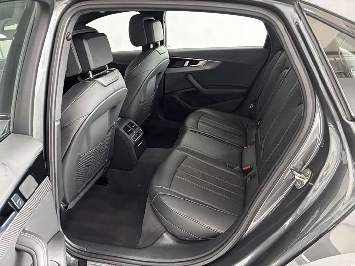 Audi A4L 2024 40 TFSI quattro RS — фото 23