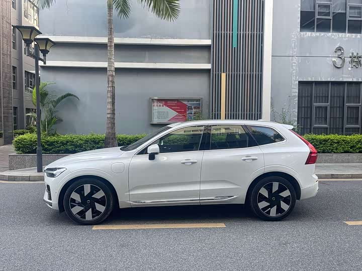 Volvo XC60 Hybrid 2025 Hybrid 4 WD — фото 9