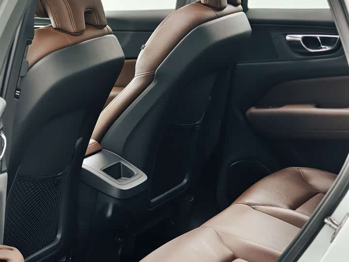Volvo XC60 2021 T 5 4 WD — фото 6