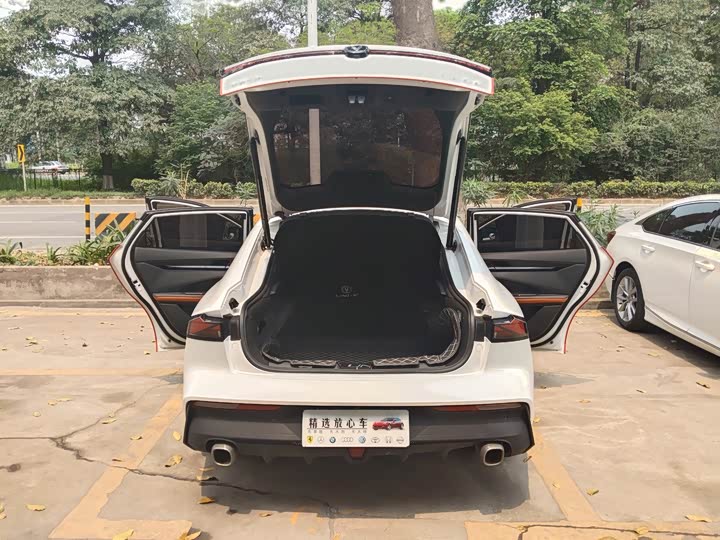 Changan UNI-V 2023 1.5 T Premium — фото 11