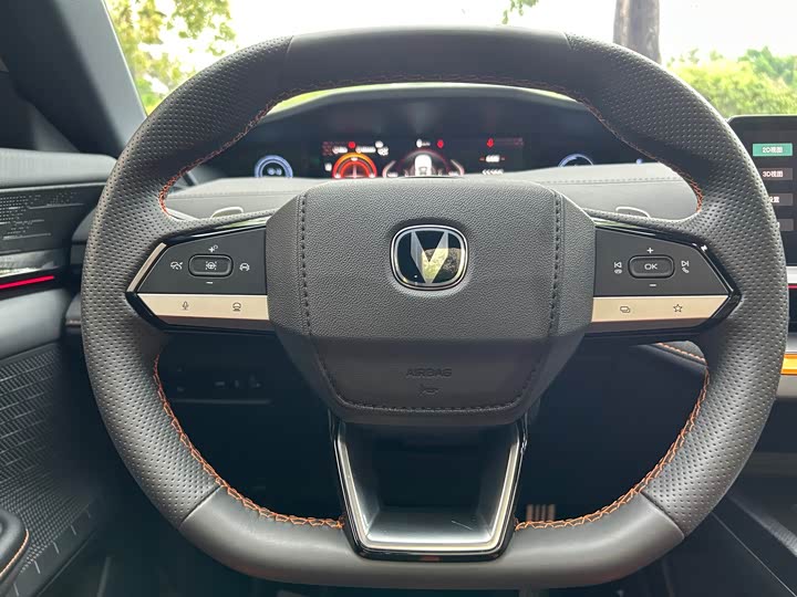Changan UNI-V 2024 1.5 T Sport — фото 15