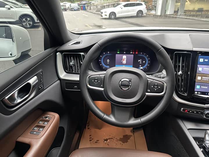 Volvo XC60 2025 B 5 4 WD — фото 10