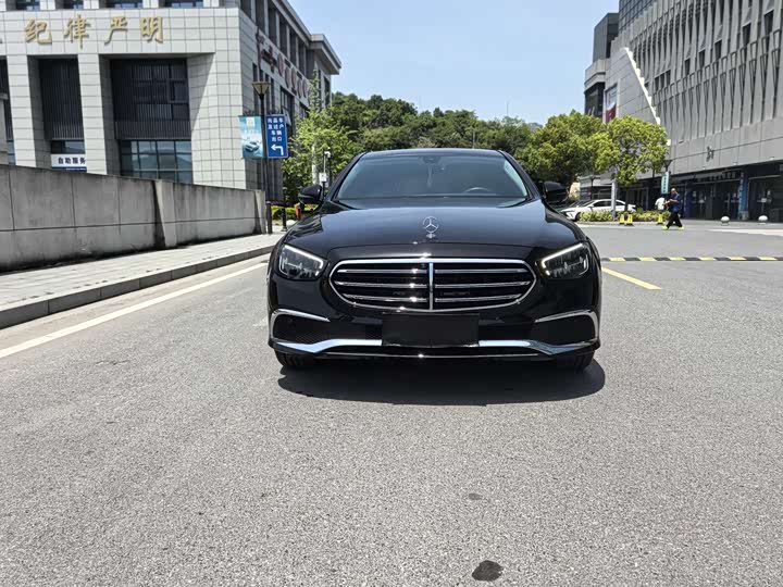 Mercedes-Benz E-Class 2023 E 300 L Luxury — фото 8