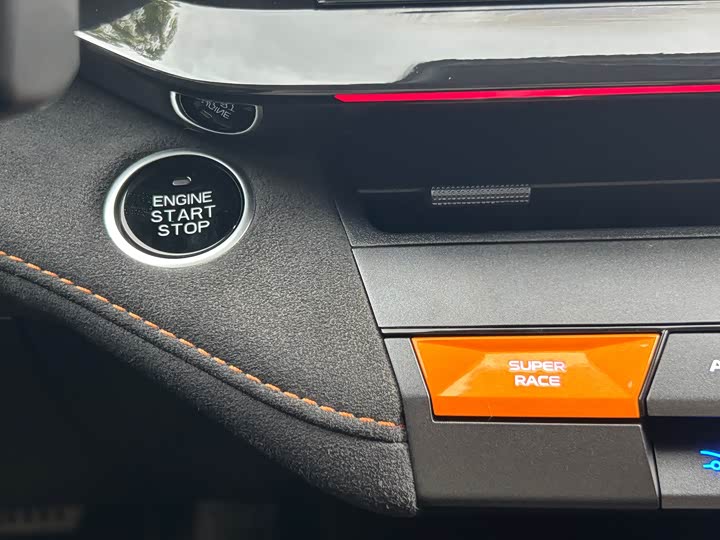 Changan UNI-V 2024 1.5 T Sport — фото 21