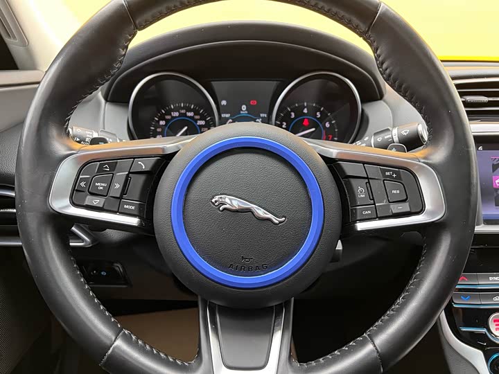 Jaguar XEL 2018 2.0 T 200 PS — фото 12