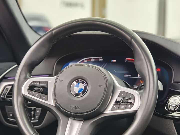 BMW 5 Series — фото 14