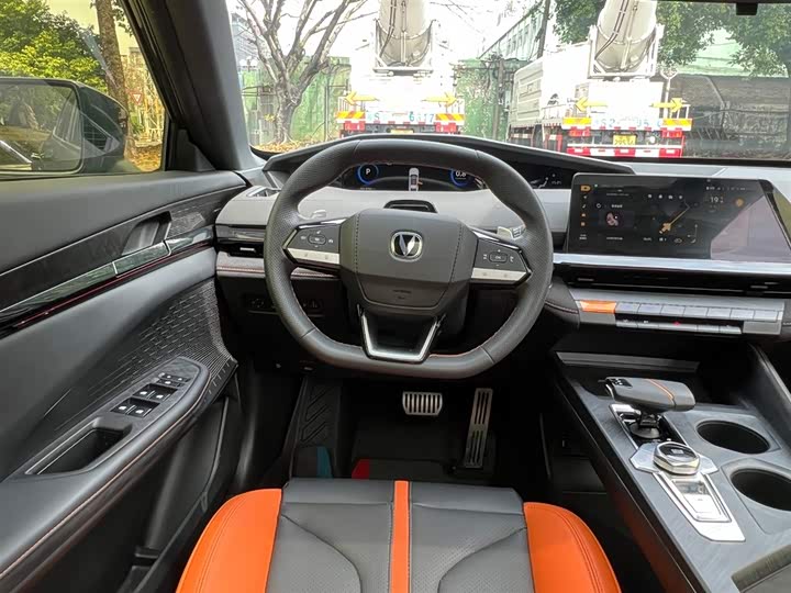 Changan UNI-V 2024 1.5 T Premium — фото 7