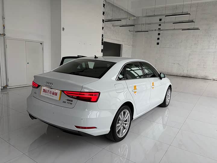 Audi A3 2019 Limousine 35 TFSI V — фото 10