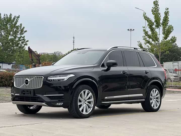 Volvo XC90 2018 T 6 7 — фото 1