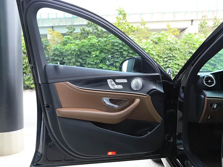 Mercedes-Benz E-Class 2021 E 300 L Luxury — фото 13