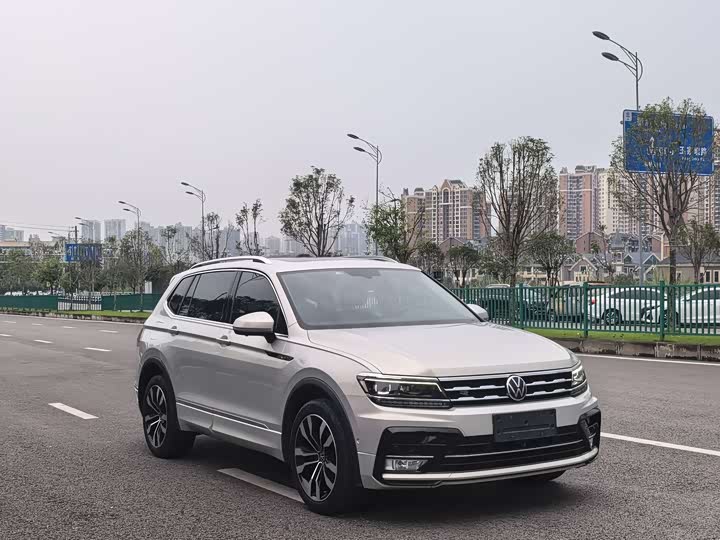 Volkswagen Tiguan L — фото 3