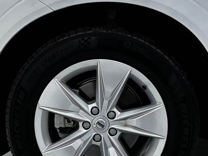 Volvo XC60 2022 B 5 4 WD — фото 15