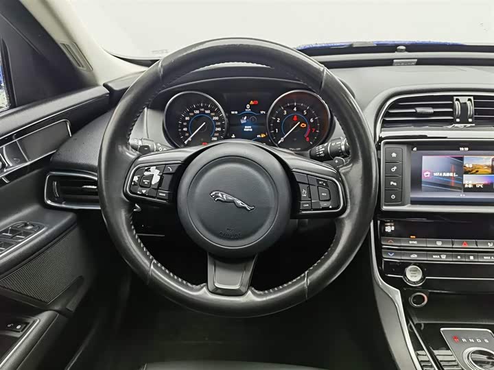 Jaguar XEL 2018 2.0 T 200 PS — фото 11