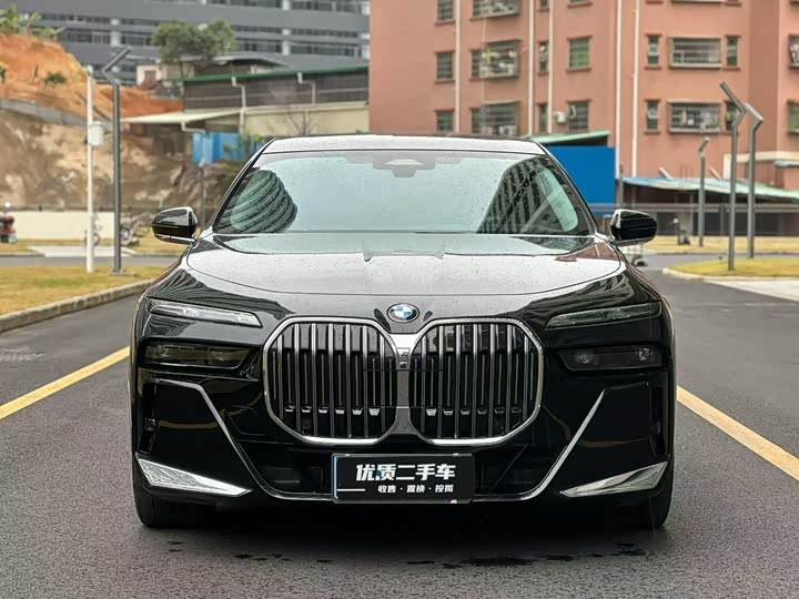 BMW 7-Series 2023 740 Li Leading — фото 2