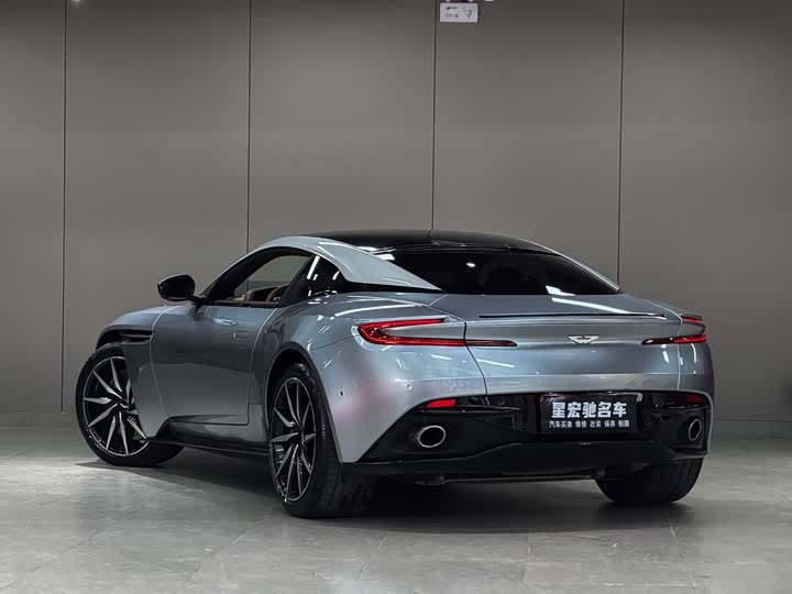 Aston Martin DB 11 2016 5.2 T — фото 9