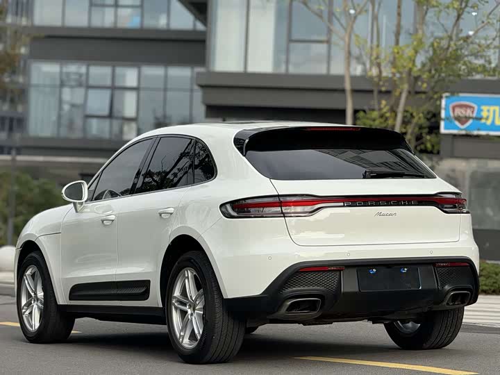 Porsche Macan 2022 Macan 2.0 T — фото 11