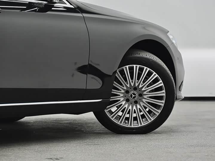 Mercedes-Benz E-Class 2022 E 300 L Luxury — фото 35