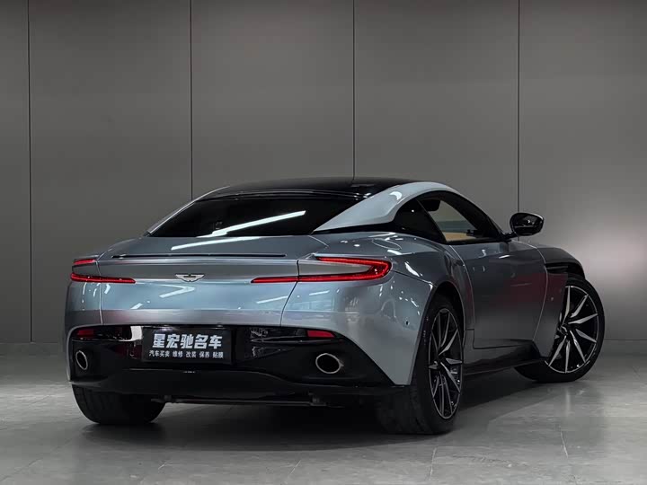 Aston Martin DB 11 2016 5.2 T — фото 8