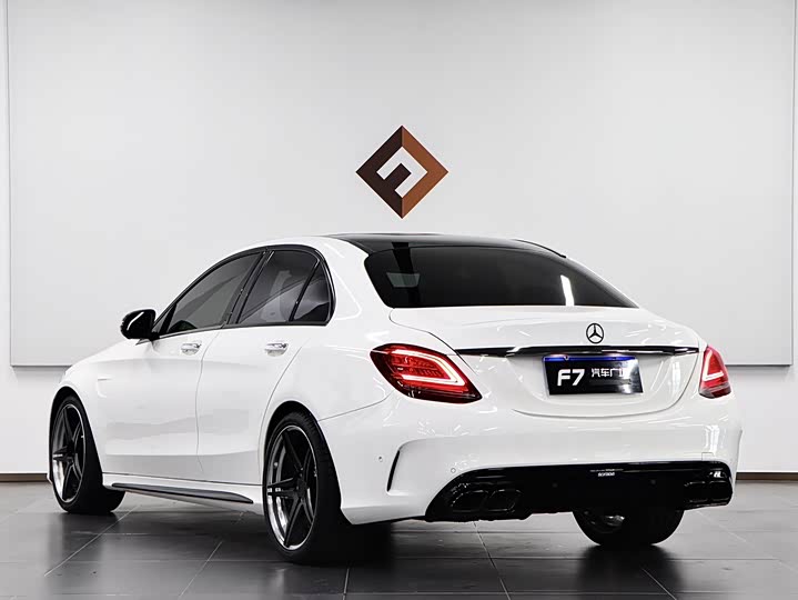 Mercedes-Benz C-Class 2019 AMG C 63 — фото 4