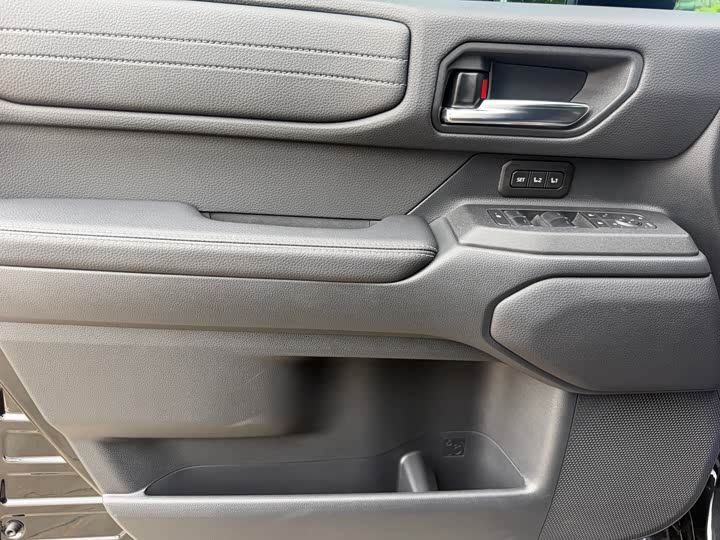 Toyota Prado — фото 9