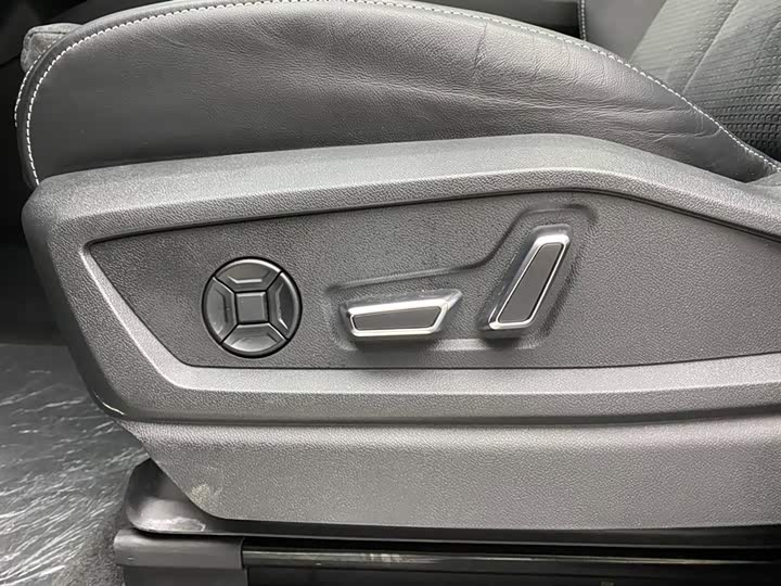 Audi Q6 2023 45 TFSI quattro — фото 25