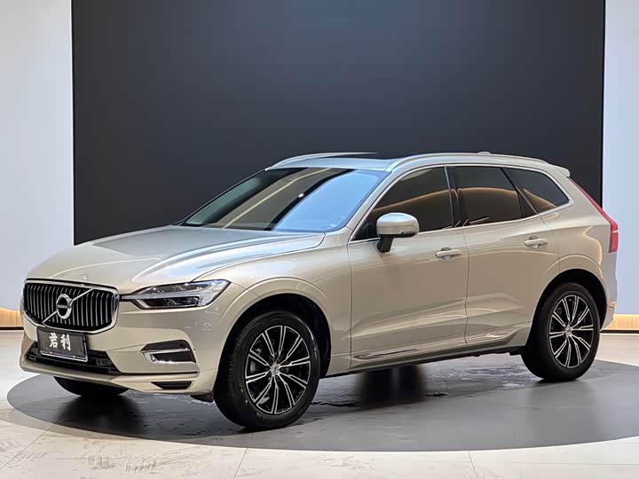 Volvo XC60 2020 T 5 4 WD — фото 1