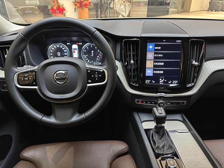 Volvo XC60 2020 T 5 4 WD — фото 9