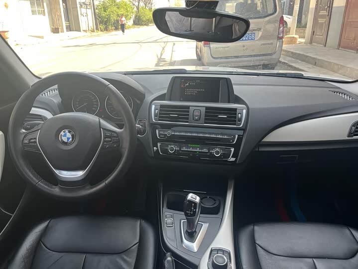 BMW 1-Series 2018 118i Leading — фото 9