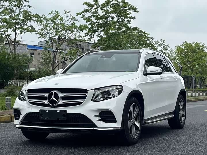 Mercedes-Benz GLC 2017 GLC 260 4 MATIC Luxury — фото 1
