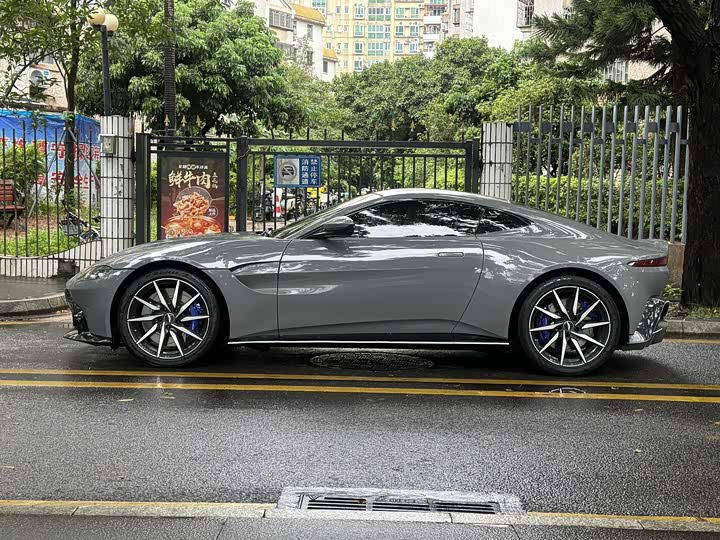 Aston Martin V8 Vantage 2018 4.0 T V 8 Coupe — фото 4