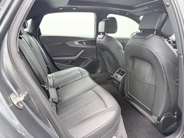 Audi A4L 2024 40 TFSI quattro RS — фото 10