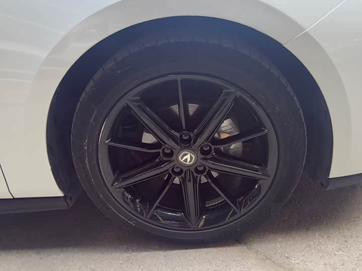 Changan UNI-V 2022 1.5 T Premium — фото 4