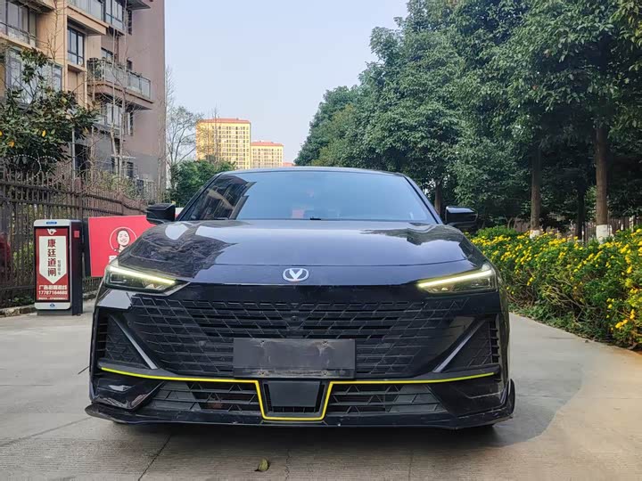 Changan UNI-V 2023 1.5 T — фото 2