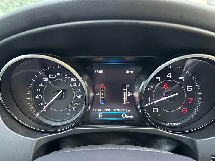 Jaguar XE 2015 2.0 T 200 PS R-Sport — фото 14