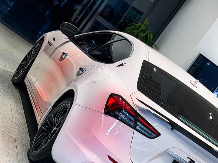 Maserati Ghibli 2023 3.0 T Modena — фото 18
