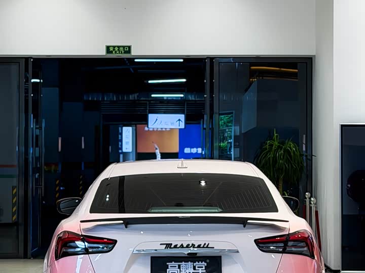 Maserati Ghibli 2023 3.0 T Modena — фото 4