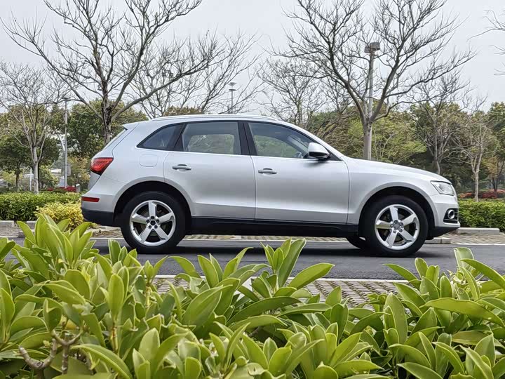 Audi Q5 2017 Plus 40 TFSI — фото 11
