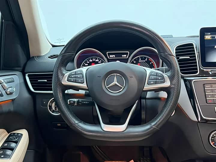 Mercedes-Benz GLE 2017 AMG GLE 43 4 MATIC — фото 27