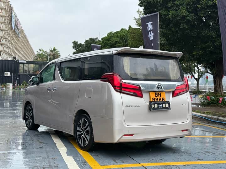 Toyota Alphard — фото 7
