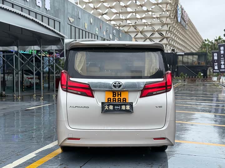 Toyota Alphard — фото 6