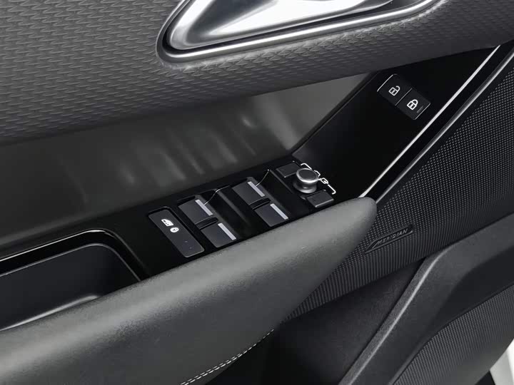 Land Rover Range Rover Velar — фото 9