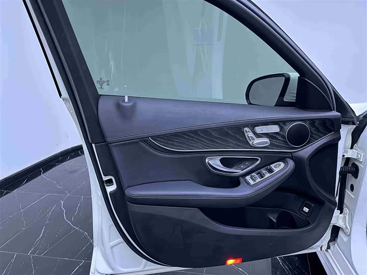 Mercedes-Benz C-Class 2017 C 200 L — фото 17