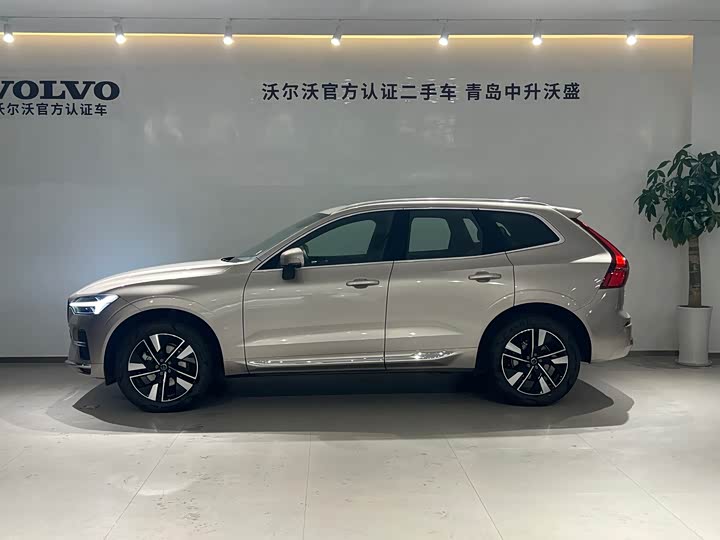Volvo XC60 2026 B 5 4 WD — фото 9